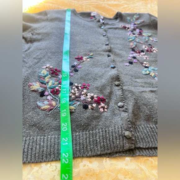vtg y2K embroidered cottagecore cardigan sweater • beaded • Tiara International• - Picture 14 of 16